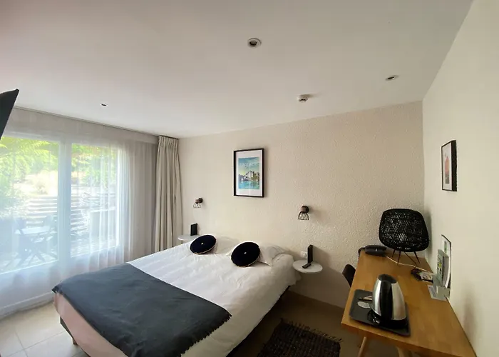 Le Clos Du Pontic Logis Et Cit'Hotel